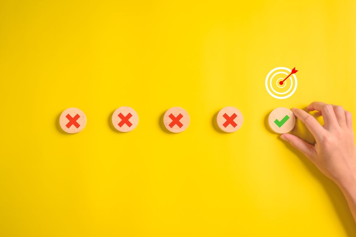 Wenn Ihr LMS keine Wirkung zeigt, ist es an der Zeit, es zu überdenken 2 Business target goal and arrow icons, Business strategy planning management, Business process