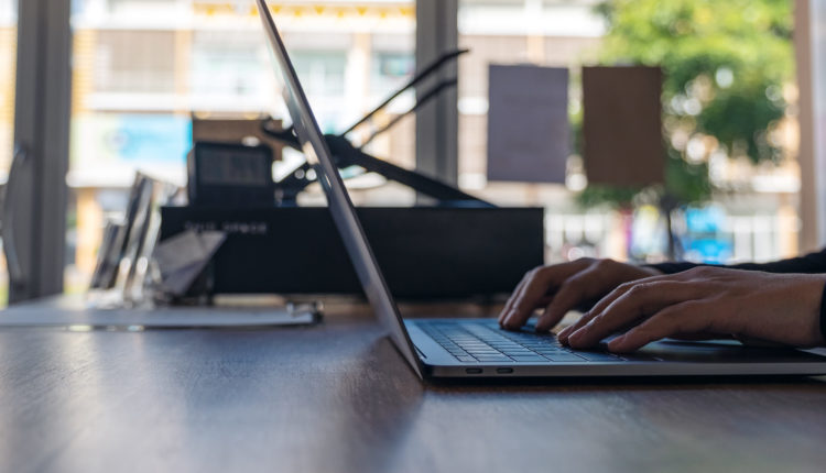 KI-Kompetenzen, die jeder Mitarbeiter im Jahr 2025 benötigt (nicht nur Tech-Teams) 4 KI-Kompetenzen, die jeder Mitarbeiter im Jahr 2025 benötigt (nicht nur Tech-Teams) 4