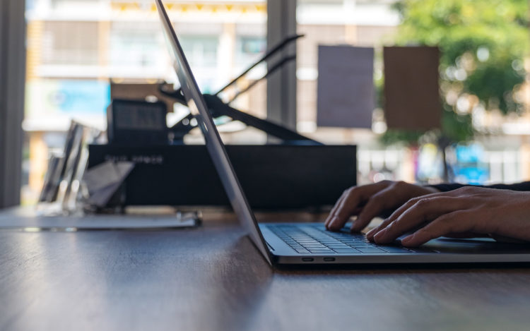 KI-Kompetenzen, die jeder Mitarbeiter im Jahr 2025 benötigt (nicht nur Tech-Teams) 2 KI-Kompetenzen, die jeder Mitarbeiter im Jahr 2025 benötigt (nicht nur Tech-Teams) 2