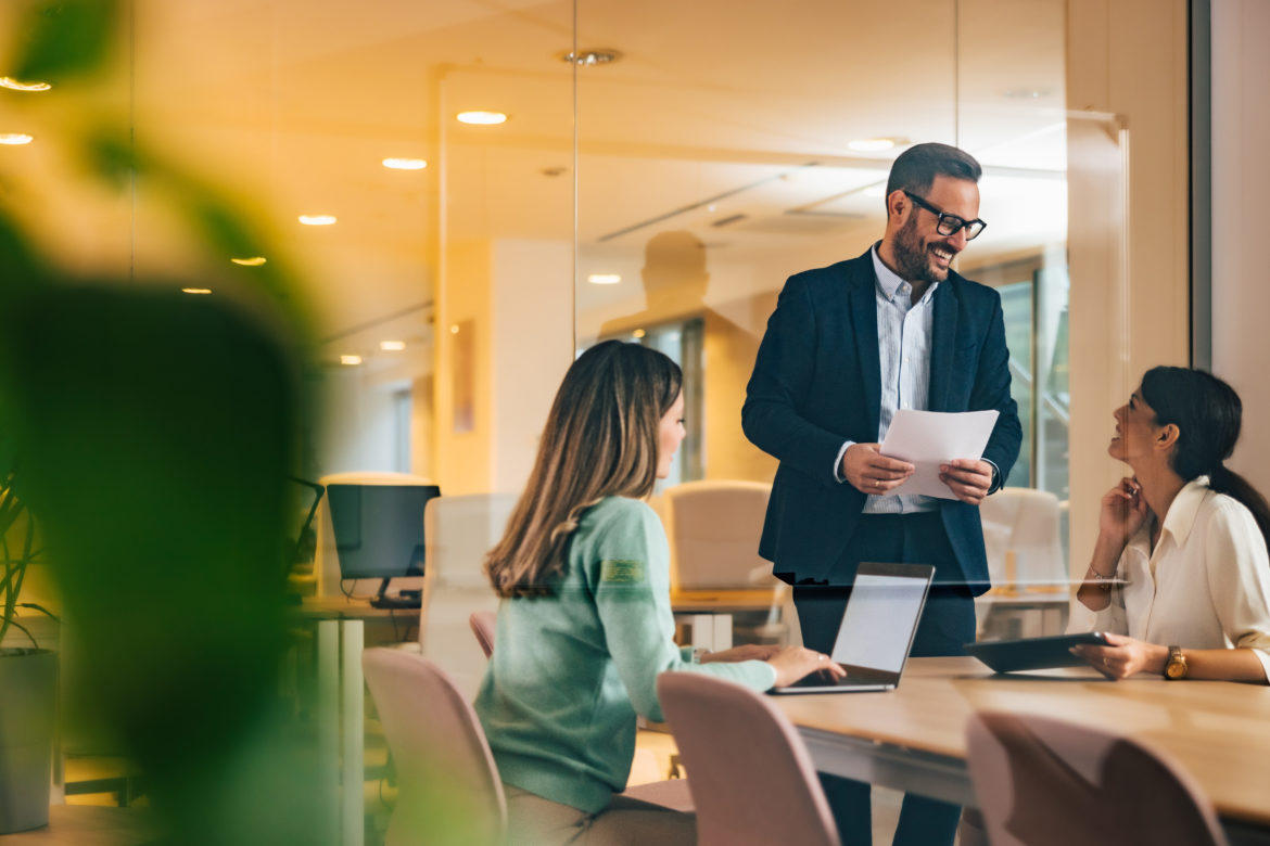 Menschenorientierte Führung: Emotionale Intelligenz, Anpassungsfähigkeit und zwischenmenschliche Fähigkeiten 2 Menschenorientierte Führung: Emotionale Intelligenz, Anpassungsfähigkeit und zwischenmenschliche Fähigkeiten 2